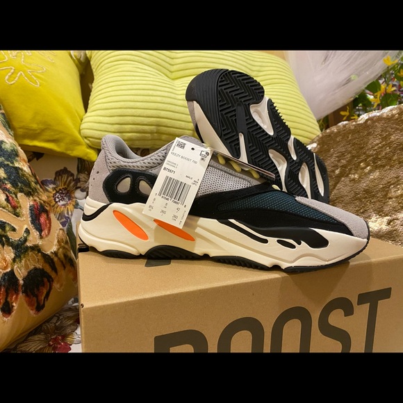 COPY - YEEZY BOOST 700 'WAVE RUNNER' - Picture 4 of 5